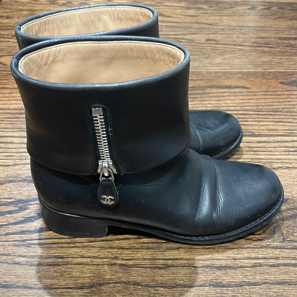 CHANEL Black Leather Fold-Over Ankle Boots with Silver Zipper Pull